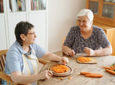 Jak zostać opiekunem osoby starszej
