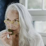 Medyczna marihuana w leczeniu osób starszych i seniorów