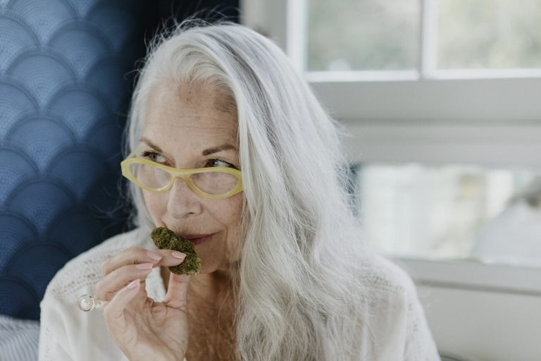 Medyczna marihuana w leczeniu osób starszych i seniorów