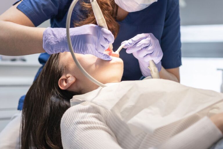 Jakie zabiegi obejmuje stomatologia estetyczna?