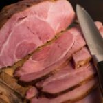 Szynka wędzona i schab wędzony – jak wykorzystać je w codziennym i odświętnym menu?